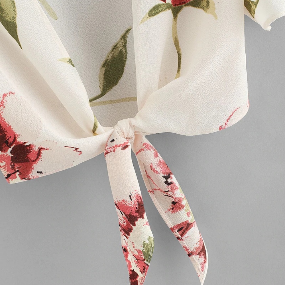 Floral Print Knot Hem Plunge Top - Picture 4 of 5